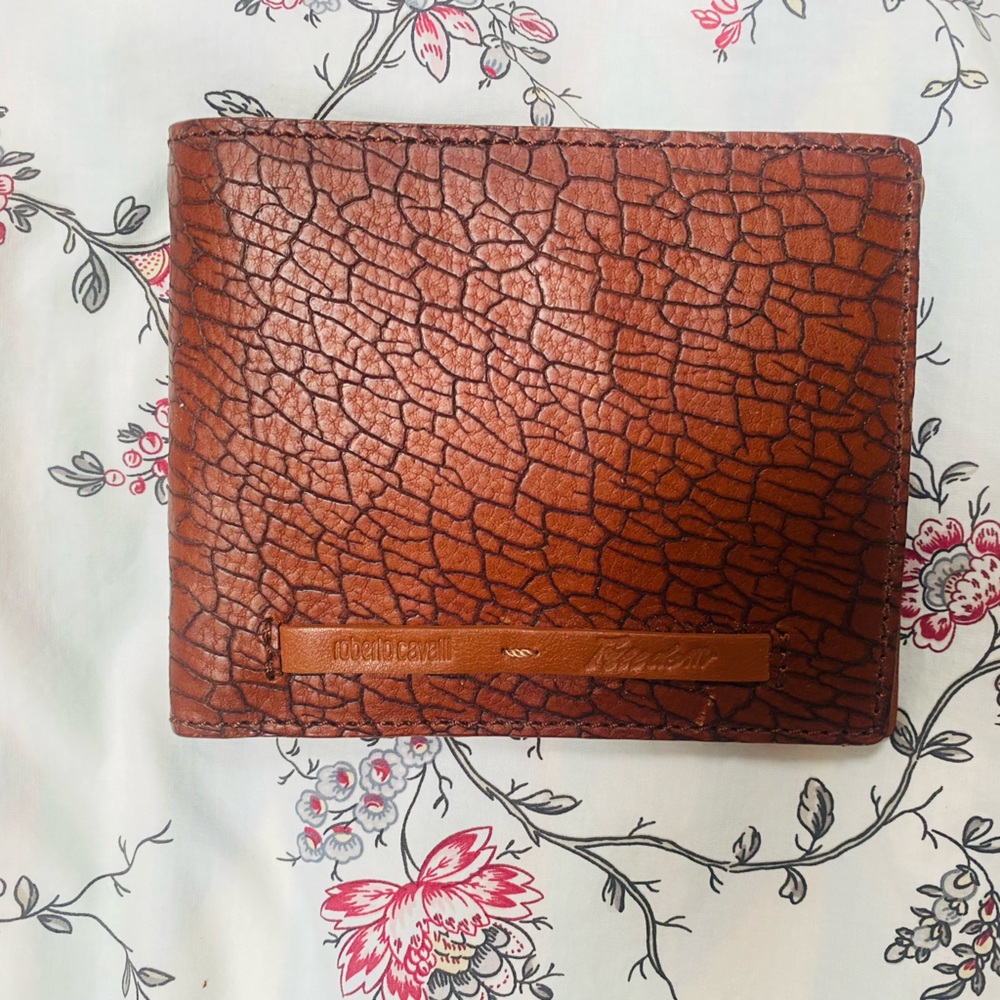 Roberto Cavalli Genuine Leather Freedom Bifold Wallet in Chestnut Brown